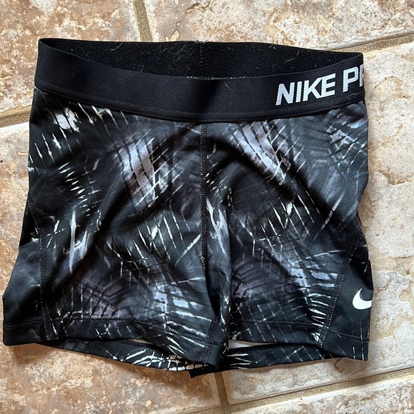 Nike Pro - Picture 1 of 2